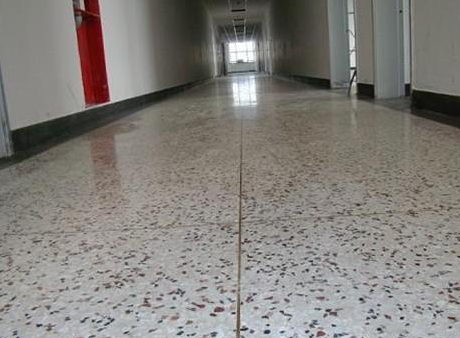 水磨石地面和金剛砂耐磨地坪的區(qū)別及好處